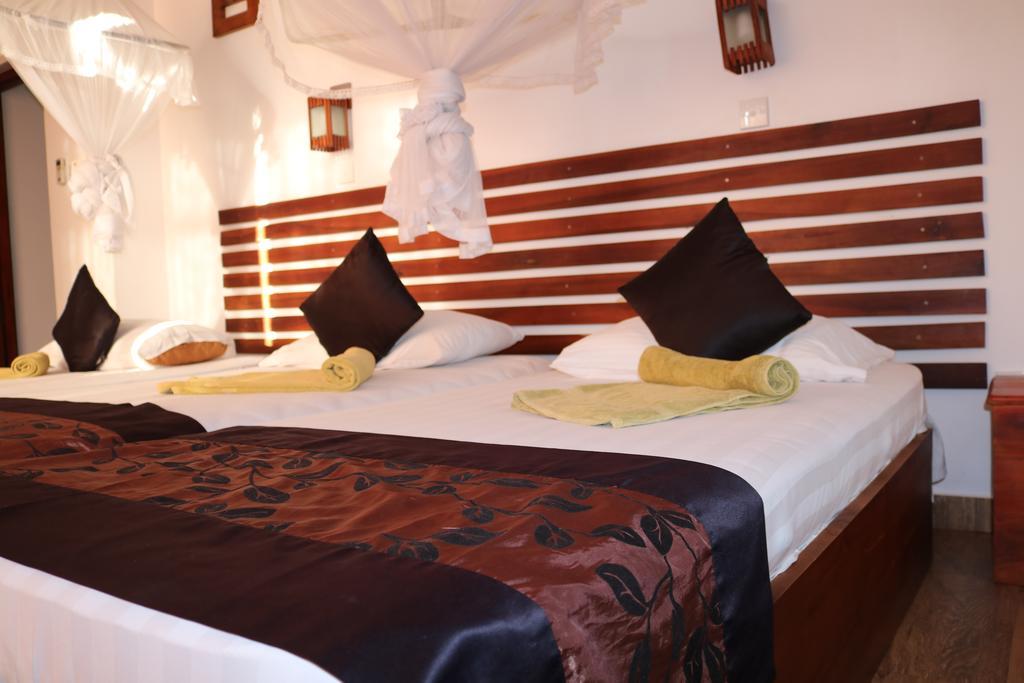Manel Guest House Polonnâruvâ Extérieur photo
