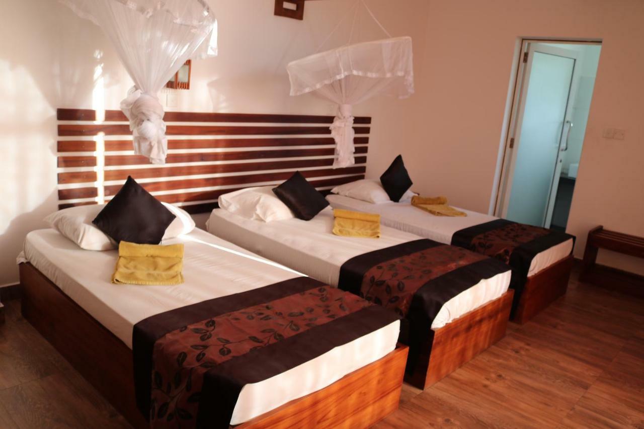 Manel Guest House Polonnâruvâ Extérieur photo
